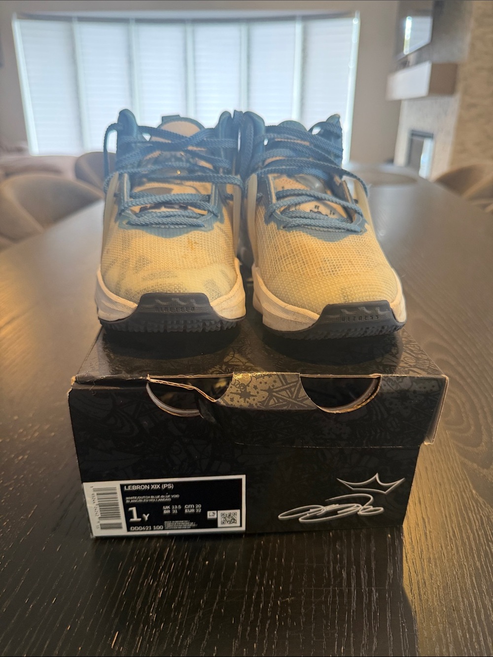 Nike Kids Low-Top Sneakers in Blue and Tan